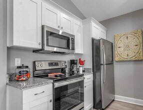 Heron Pointe  Apartments in Grand Island, NY - Building Photo - Building Photo