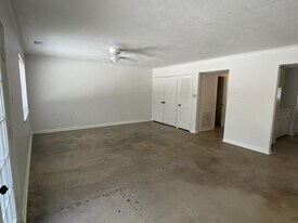 1908 Dave Ward Dr in Conway, AR - Building Photo