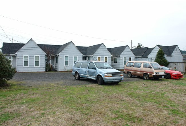 1041 S Columbia St in Seaside, OR - Building Photo - Building Photo