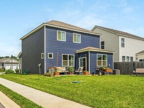 324 Victory Cir in Ashland City, TN - Building Photo - Building Photo