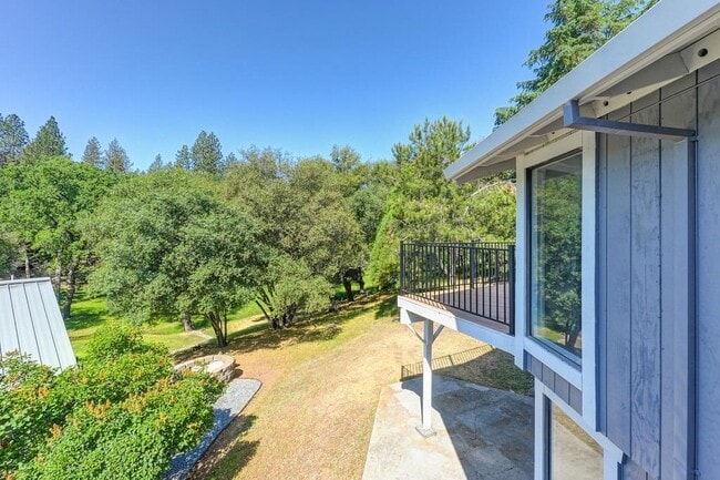 23986 Oakmont Way in Auburn, CA - Building Photo - Building Photo