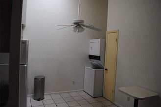 5524 Oakbriar Cir-Unit -Unit B in El Paso, TX - Building Photo - Building Photo