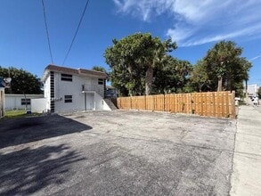 302 N Tamarind Ave in West Palm Beach, FL - Building Photo - Building Photo