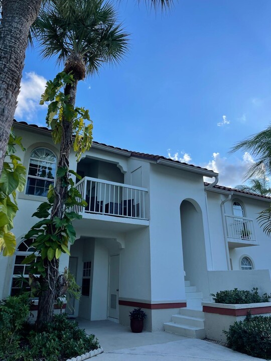 209 Cypress Point Dr in Palm Beach Gardens, FL - Building Photo