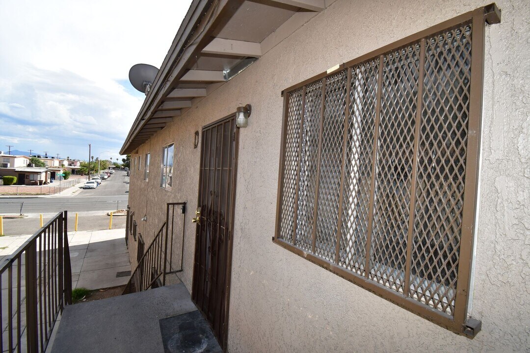 2301 Stewart Ave in Las Vegas, NV - Building Photo