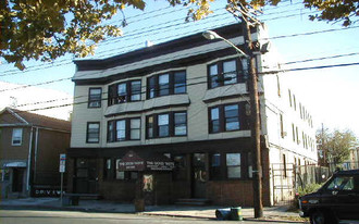 625-627 Ferry St Apartments