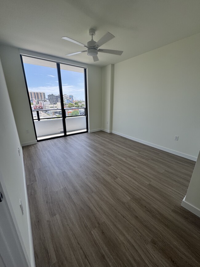 244 NW 31st St, Unit B1 in Miami, FL - Building Photo - Building Photo