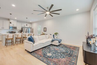 Brand New 6 Bed, 6.5 Bath, 3 Story Townhomes w/ Bonus Room & Balcony! in College Station, TX - Building Photo - Building Photo