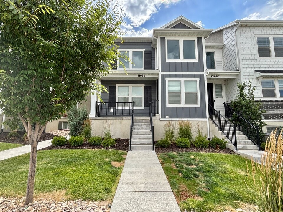 13959 Silver Peak Ln in Herriman, UT - Building Photo