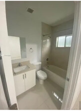 2271 NW 66th St, Unit B in Miami, FL - Building Photo - Building Photo