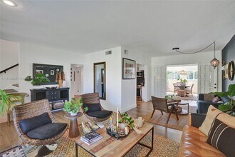 17505 SW 90th Ave in Palmetto Bay, FL - Building Photo - Building Photo