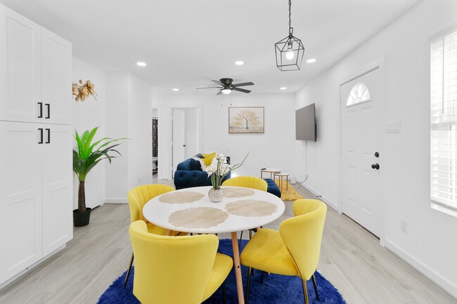 property at 8720 Peachtree St