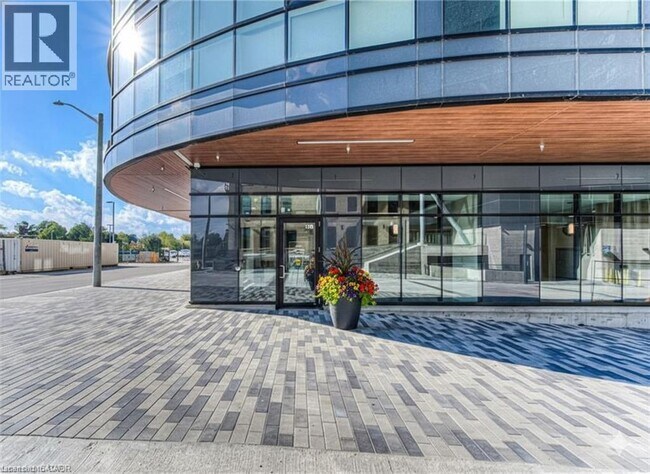 108 Garment St in Kitchener, ON - Building Photo - Building Photo