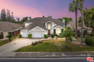 10711 4 Bears Dr in Bakersfield, CA - Building Photo