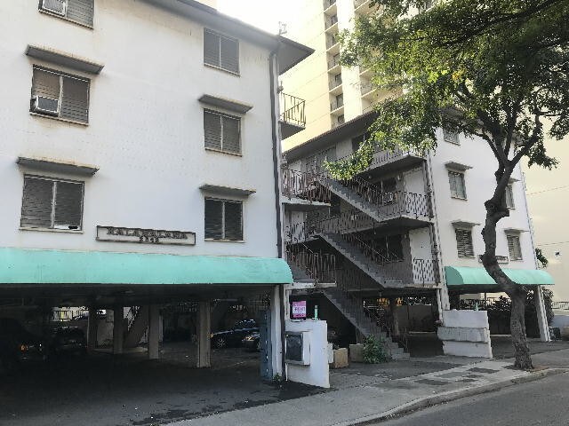 2543 Kuhio Ave-Unit -403 in Honolulu, HI - Building Photo