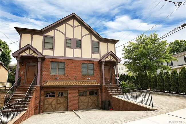 240 Columbus Ave in Harrison, NY - Building Photo - Building Photo