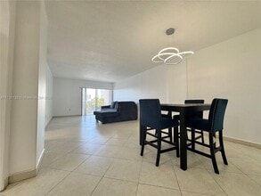 400 Kings Point Dr in Sunny Isles Beach, FL - Foto de edificio - Building Photo