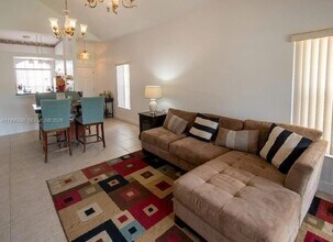 1016 Via Jardin in Riviera Beach, FL - Building Photo - Building Photo