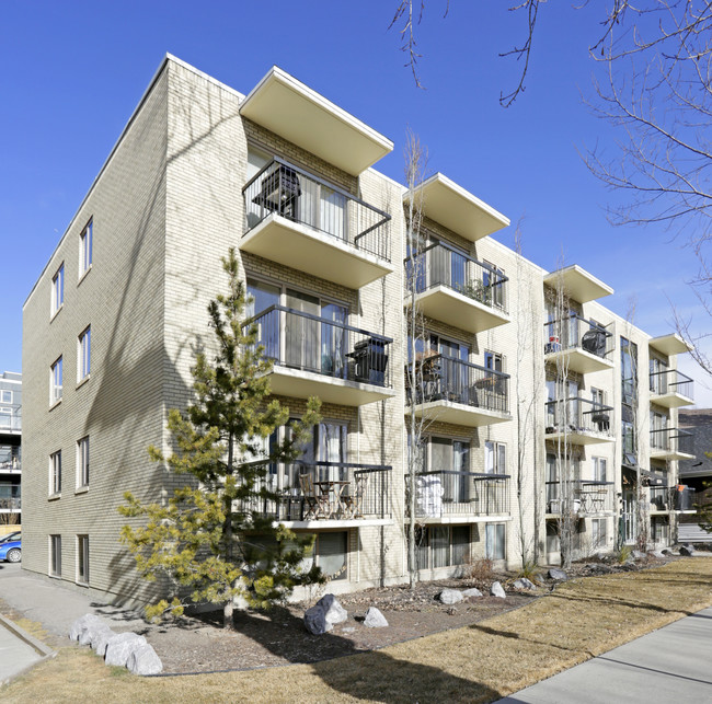 824 4th Ave NW in Calgary, AB - Building Photo - Primary Photo