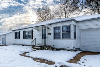 1426 Akron Dr in St. Louis, MO - Building Photo - Building Photo