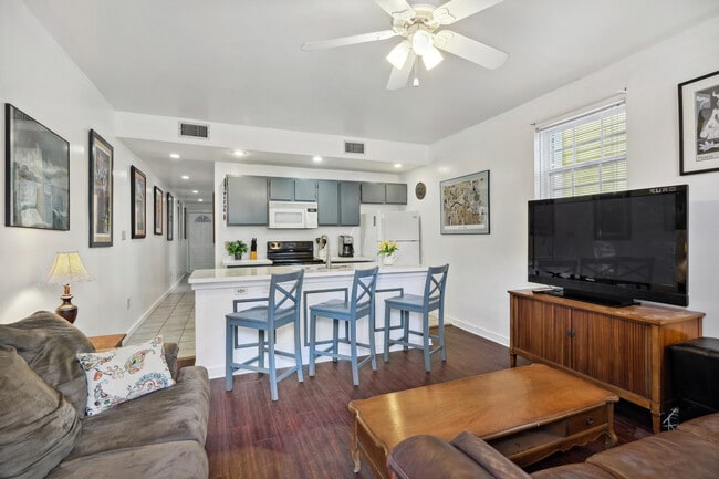 2502 Laurel St in New Orleans, LA - Building Photo - Building Photo
