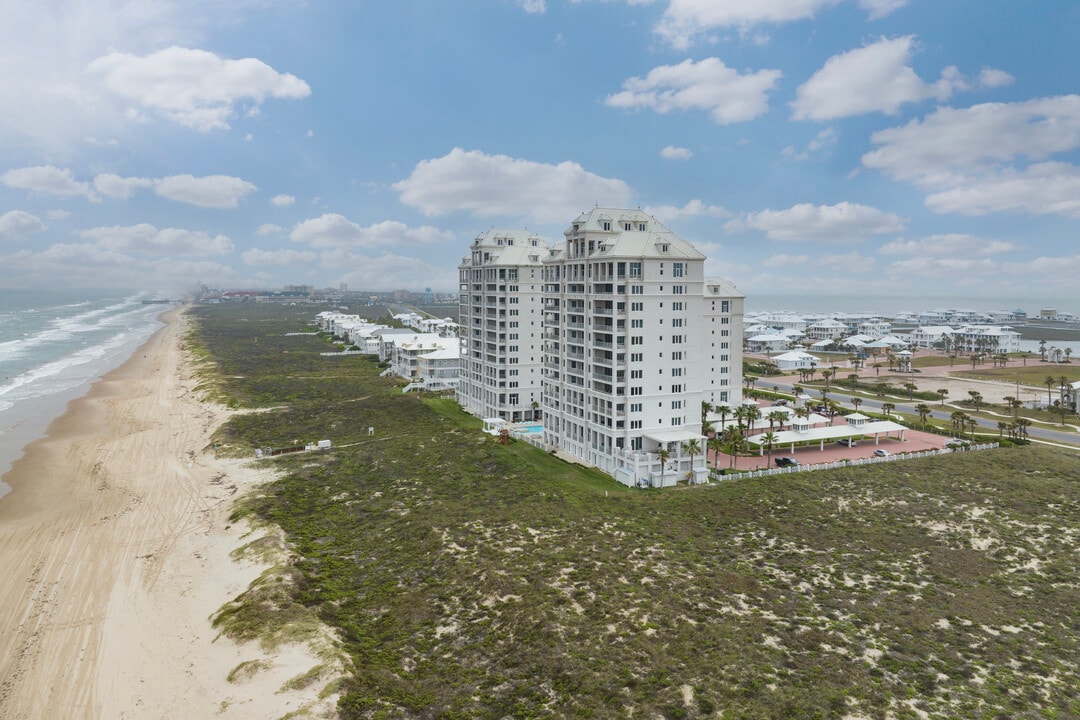 Los Corales Central Tower in South Padre Island, TX - Building Photo