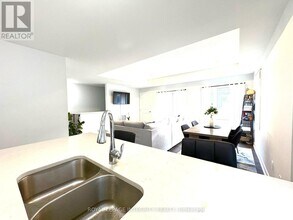 258 Anyolite Private in Ottawa, ON - Building Photo - Building Photo