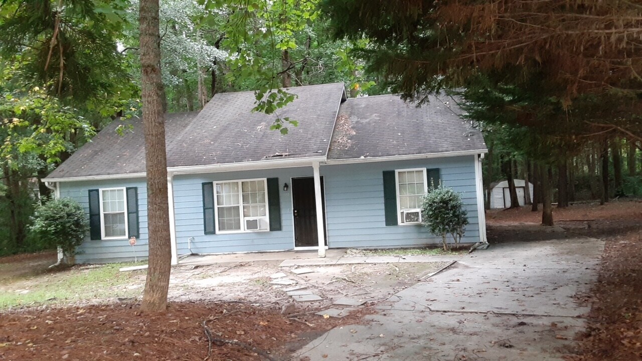 122 Oriole Dr in Jonesboro, GA - Foto de edificio