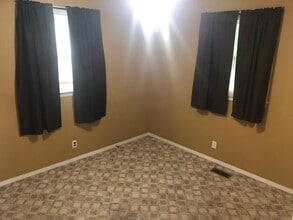 1305 Raden Dr in Lebanon, TN - Foto de edificio - Building Photo