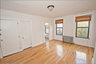 42 Tompkins Pl in Brooklyn, NY - Building Photo - Interior Photo