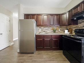 Sheridan Gardens in Roselle, NJ - Building Photo - Building Photo