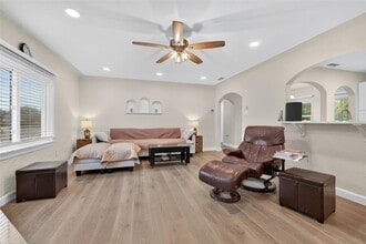 825 46th St N in St. Petersburg, FL - Building Photo - Building Photo