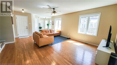 135 Gosling Gardens in Guelph, ON - Building Photo - Building Photo