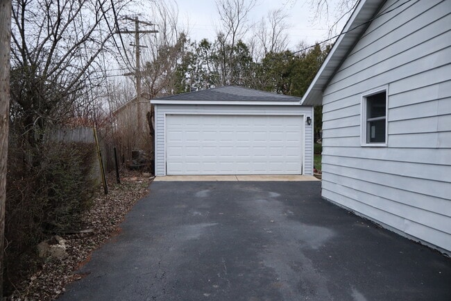 202 E Streamwood Blvd in Streamwood, IL - Building Photo - Building Photo