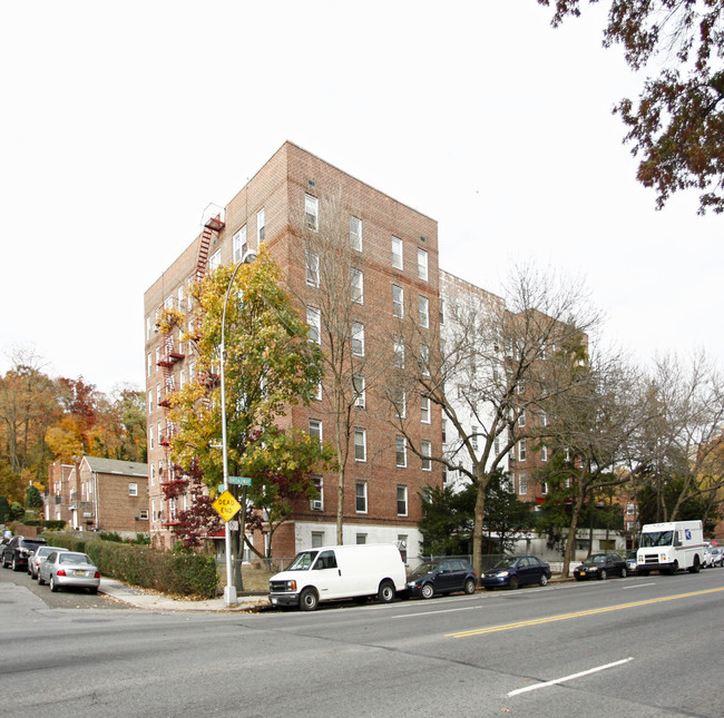 6255 Broadway in Bronx, NY - Foto de edificio - Building Photo