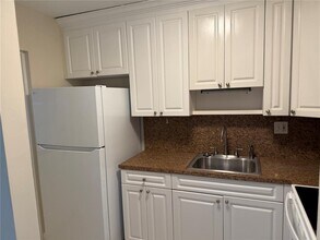 2420 SE 17th St, Unit 201C in Fort Lauderdale, FL - Foto de edificio - Building Photo