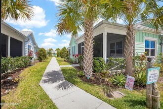 512 Landshark Blvd in Daytona Beach, FL - Foto de edificio - Building Photo