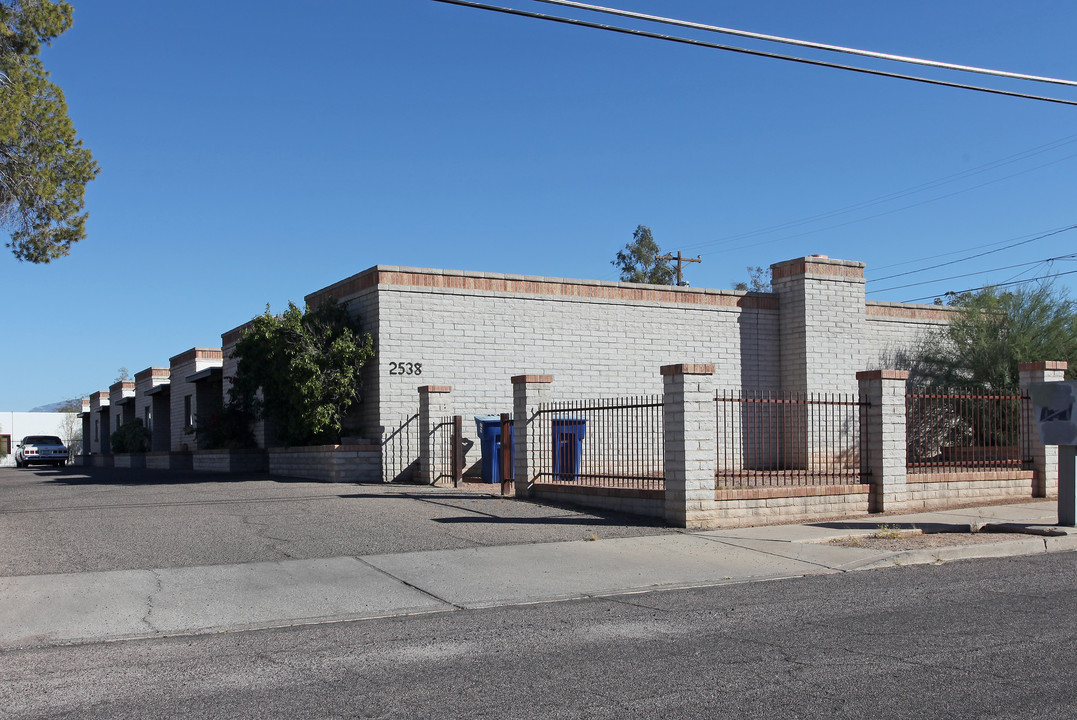 2538 N Forgeus Ave in Tucson, AZ - Building Photo