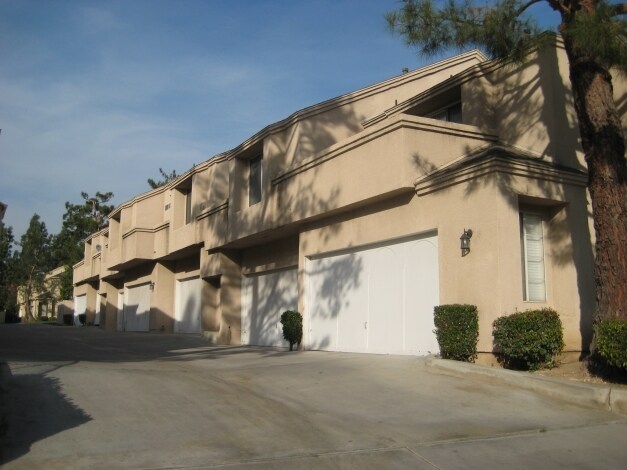 Terrace Pines Townhomes in Grand Terrace, CA - Building Photo - Building Photo