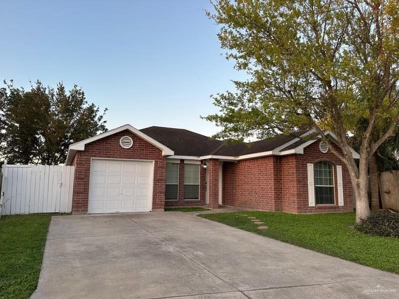 1825 Wilcox Dr in Edinburg, TX - Building Photo