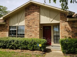 801 Wood Glen in Desoto, TX - Building Photo - Building Photo