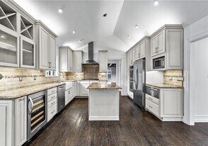 5610 Forest Ln in Dallas, TX - Building Photo