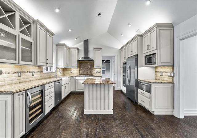 property at 5610 Forest Ln