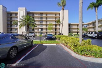 7 Royal Palm Way in Boca Raton, FL - Building Photo - Building Photo