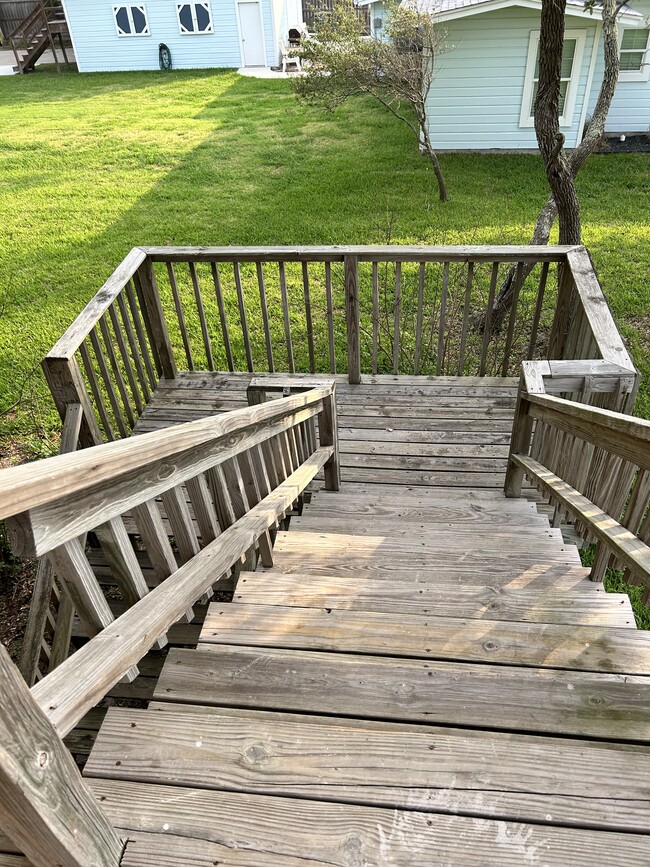 4042 Laguna Shores Rd in Corpus Christi, TX - Building Photo - Building Photo