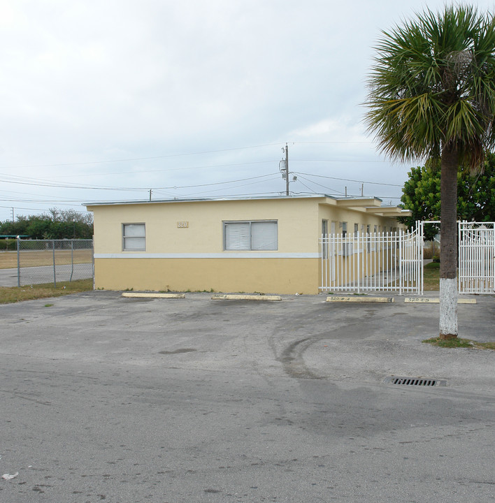 312-320 SW 11th Ave in Homestead, FL - Building Photo