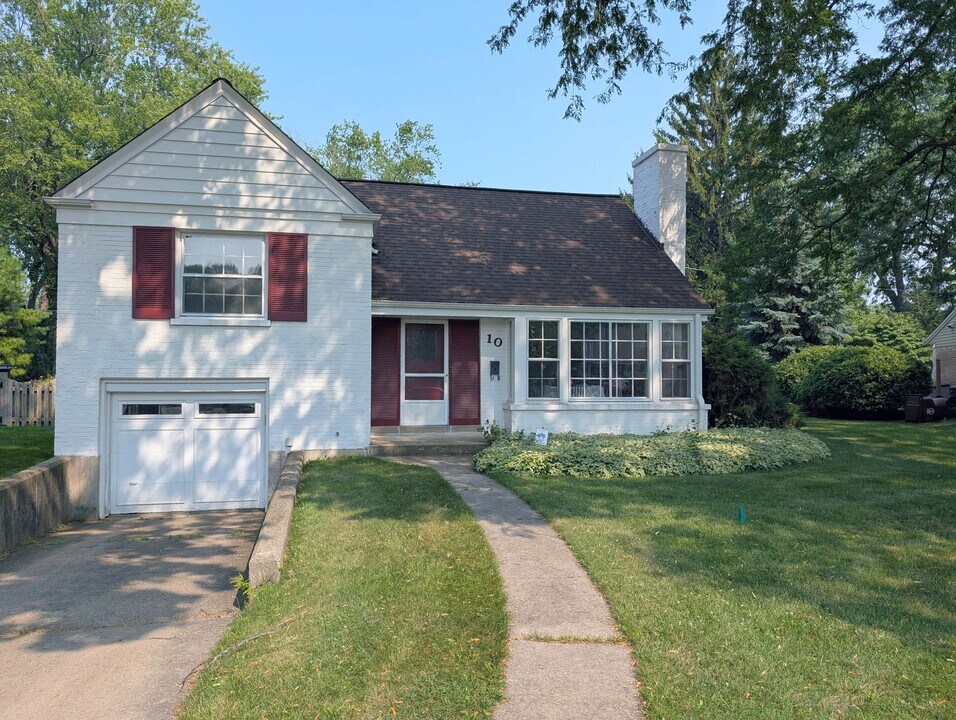 10 Williamsburg Ln in Evanston, IL - Building Photo