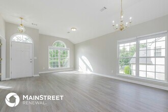 10238 Deep Creek Pl in Union City, GA - Foto de edificio - Building Photo