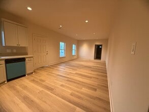 104 Kirkland St in Sanger, TX - Foto de edificio - Building Photo