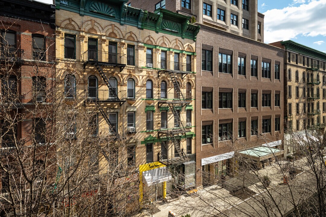 230 Mulberry St in New York, NY - Building Photo